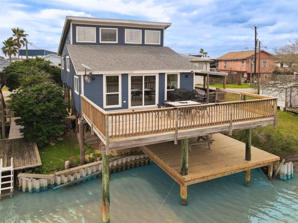 411 Galley Way, Freeport, TX 77541