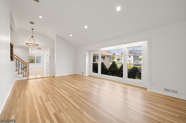 181 Haddenfield Rd, Clifton City, NJ 07013