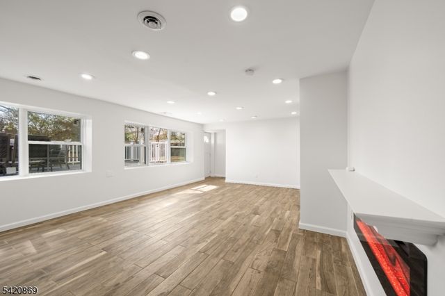 181 Haddenfield Rd, Clifton City, NJ 07013