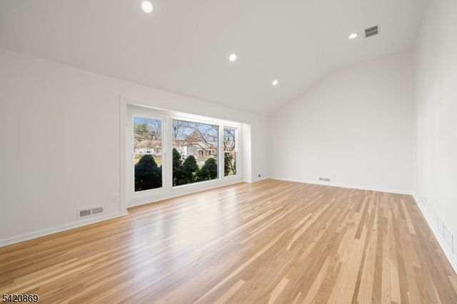 181 Haddenfield Rd, Clifton City, NJ 07013