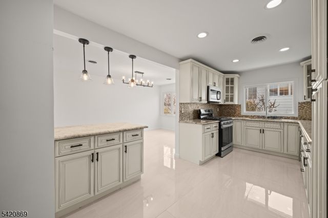 181 Haddenfield Rd, Clifton City, NJ 07013