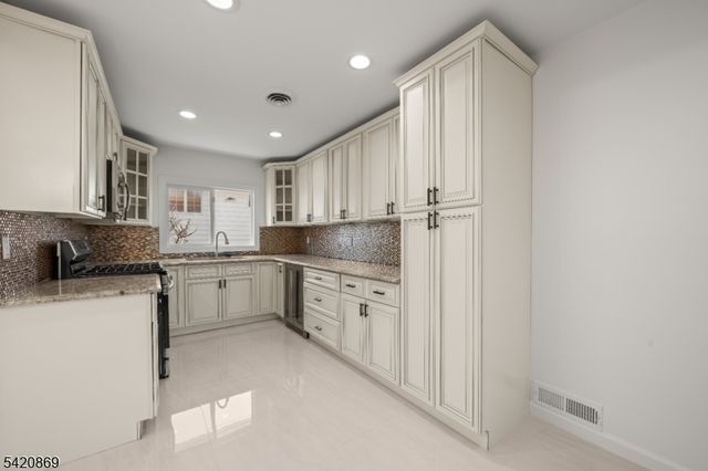 181 Haddenfield Rd, Clifton City, NJ 07013