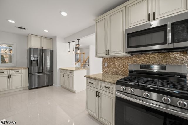 181 Haddenfield Rd, Clifton City, NJ 07013