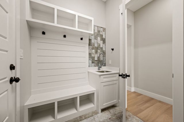 806 N Avenue E, Springtown, TX 76082