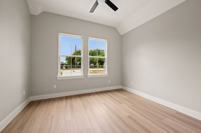 806 N Avenue E, Springtown, TX 76082