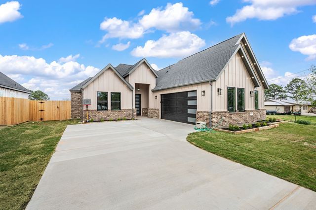 806 N Avenue E, Springtown, TX 76082