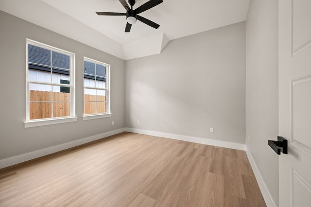 806 N Avenue E, Springtown, TX 76082