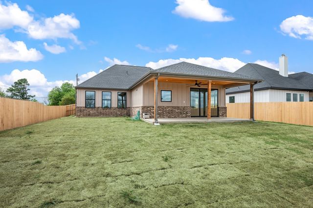 806 N Avenue E, Springtown, TX 76082