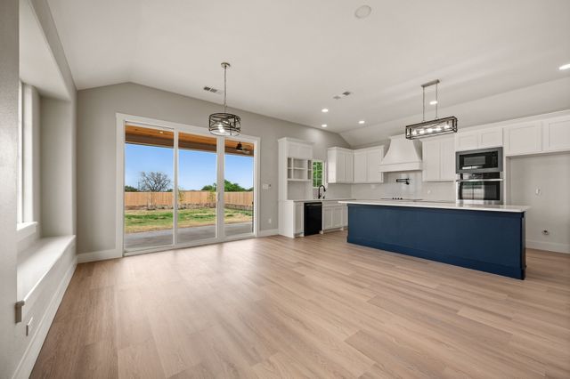 806 N Avenue E, Springtown, TX 76082