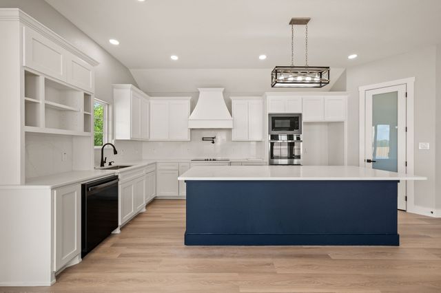 806 N Avenue E, Springtown, TX 76082