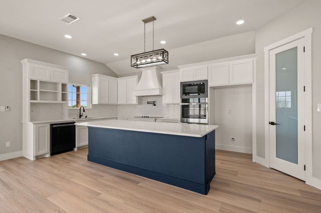 806 N Avenue E, Springtown, TX 76082