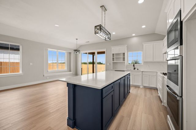 806 N Avenue E, Springtown, TX 76082