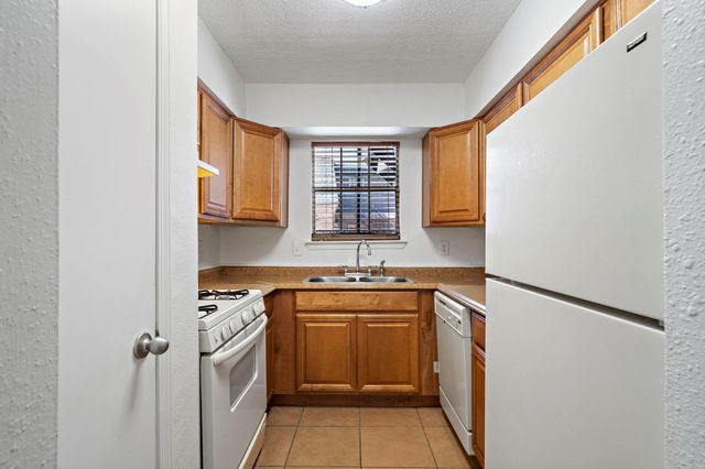 711 Holiday Drive 33, Galveston, TX 77550