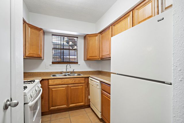 711 Holiday Drive 33, Galveston, TX 77550