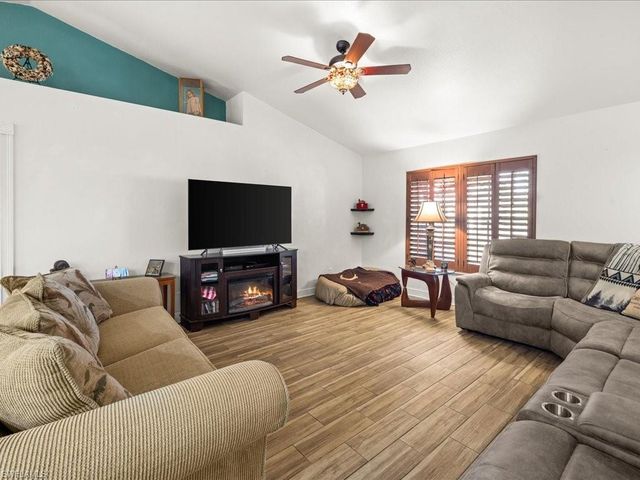 1209 NW 25th PL, Cape Coral, FL 33993