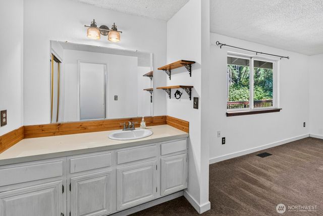 71 NE Rainier Place N, Belfair, WA 98528