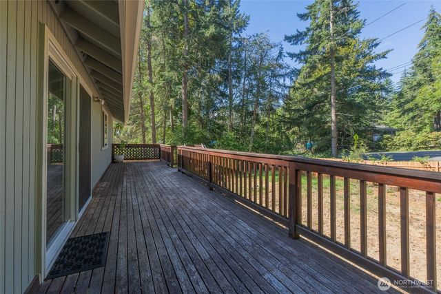 71 NE Rainier Place N, Belfair, WA 98528