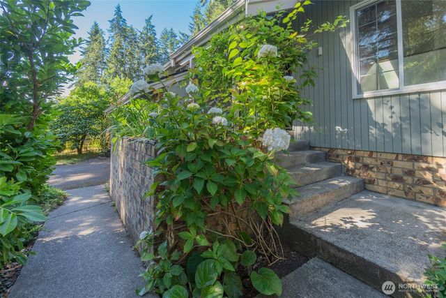 71 NE Rainier Place N, Belfair, WA 98528