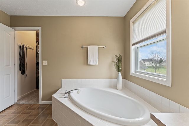 1371 Edinburgh Drive, Troy, OH 45373