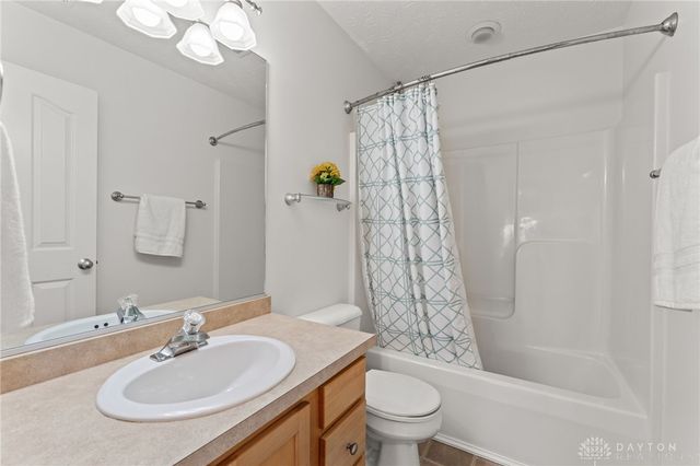 1371 Edinburgh Drive, Troy, OH 45373