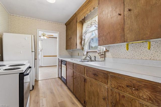 2209 Wintergreen DR, Chesapeake, VA 23323