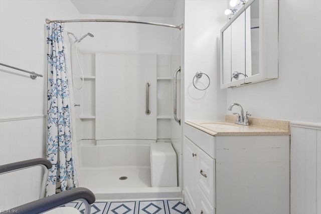 2209 Wintergreen DR, Chesapeake, VA 23323