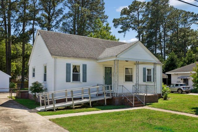 2209 Wintergreen DR, Chesapeake, VA 23323