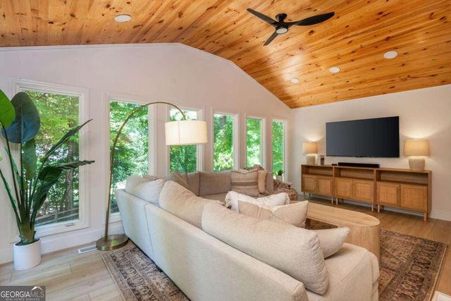1307 Cobblestone Lane, Woodstock, GA 30189