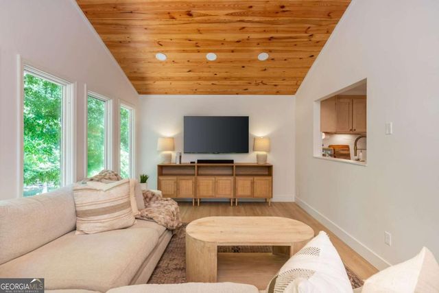 1307 Cobblestone Lane, Woodstock, GA 30189