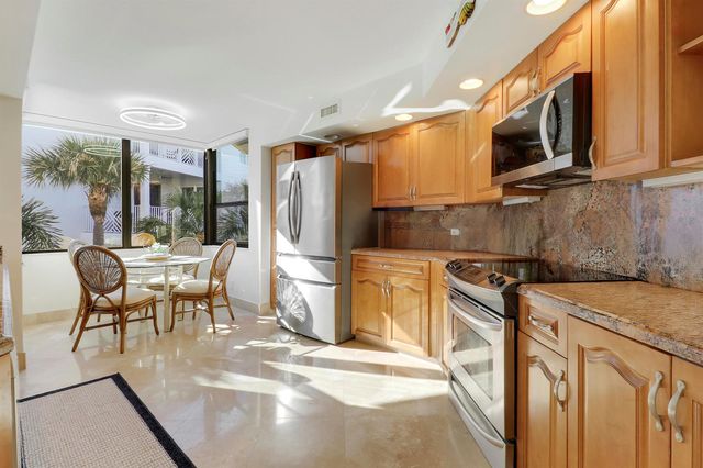 235 Bay Colony Drive N, Juno Beach, FL 33408