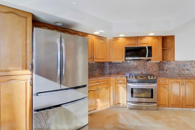 235 Bay Colony Drive N, Juno Beach, FL 33408