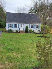 15 Blacksmith Rd, Belchertown, MA 01007