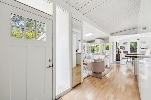 1046 Metro Circle, Palo Alto, CA 94303