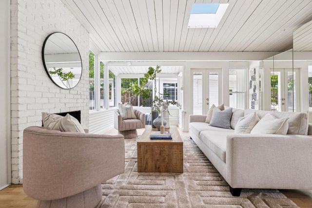 1046 Metro Circle, Palo Alto, CA 94303