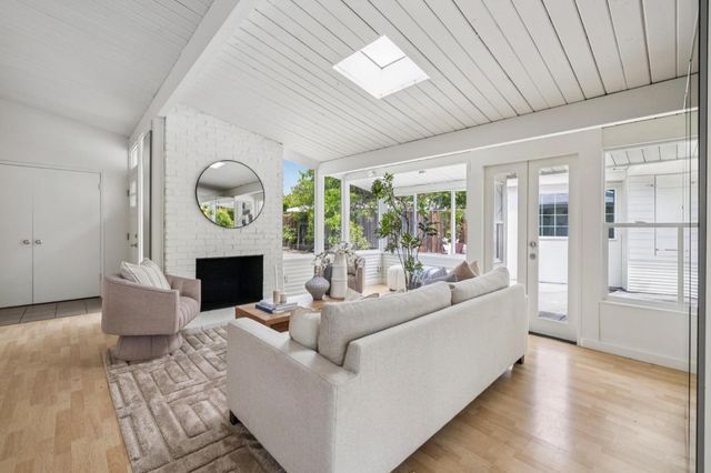 1046 Metro Circle, Palo Alto, CA 94303