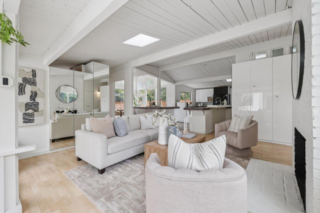 1046 Metro Circle, Palo Alto, CA 94303