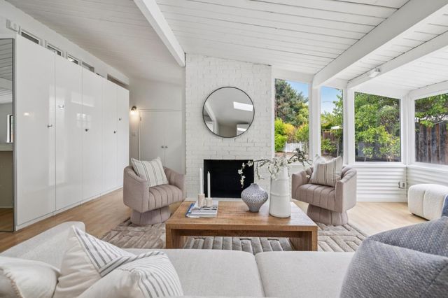 1046 Metro Circle, Palo Alto, CA 94303