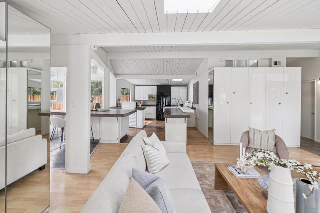 1046 Metro Circle, Palo Alto, CA 94303
