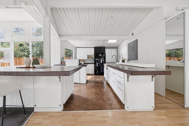 1046 Metro Circle, Palo Alto, CA 94303