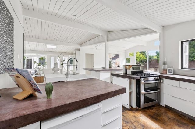 1046 Metro Circle, Palo Alto, CA 94303