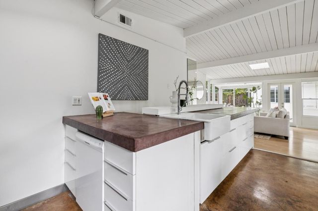 1046 Metro Circle, Palo Alto, CA 94303