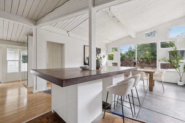 1046 Metro Circle, Palo Alto, CA 94303