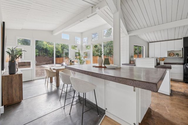 1046 Metro Circle, Palo Alto, CA 94303