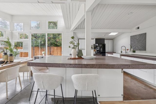 1046 Metro Circle, Palo Alto, CA 94303