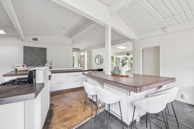 1046 Metro Circle, Palo Alto, CA 94303