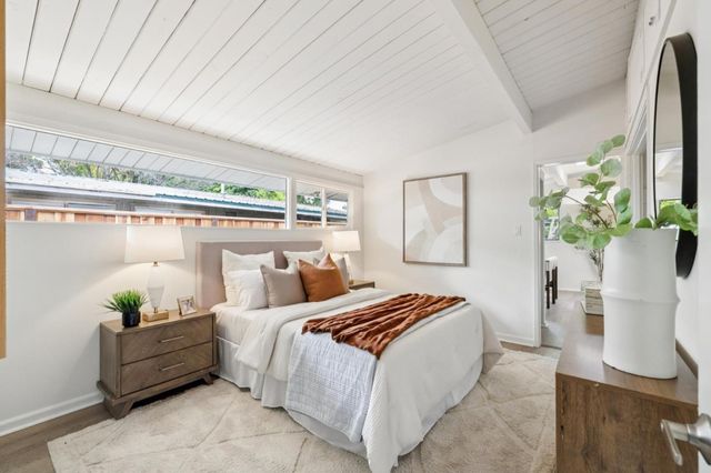 1046 Metro Circle, Palo Alto, CA 94303