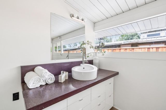 1046 Metro Circle, Palo Alto, CA 94303