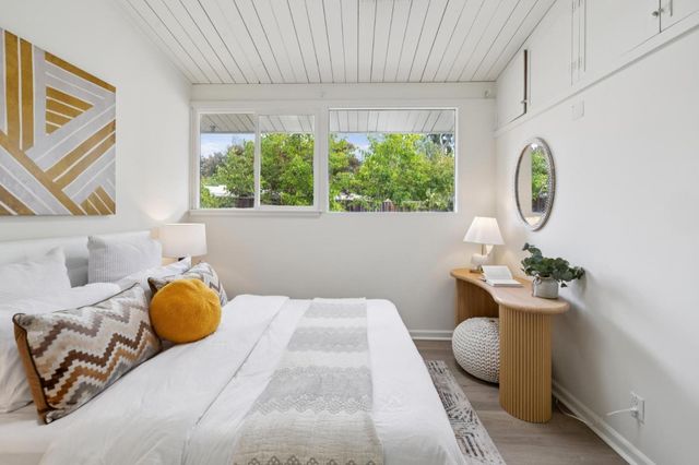 1046 Metro Circle, Palo Alto, CA 94303