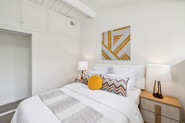 1046 Metro Circle, Palo Alto, CA 94303