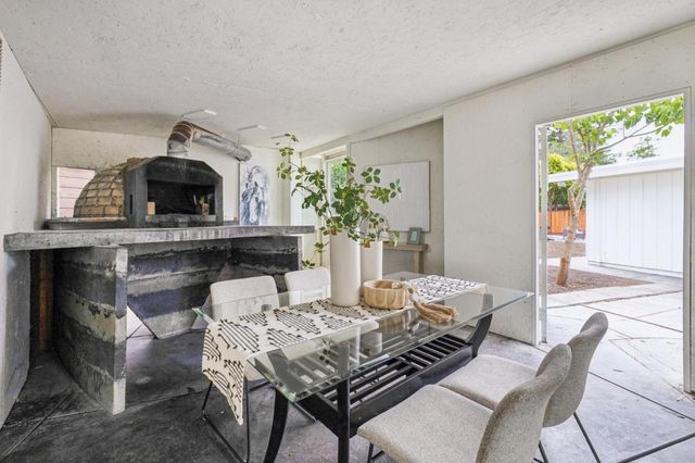 1046 Metro Circle, Palo Alto, CA 94303